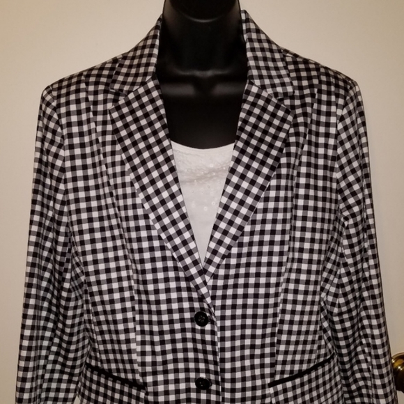 NY&Co. 7th Ave Blazer - Picture 2 of 5